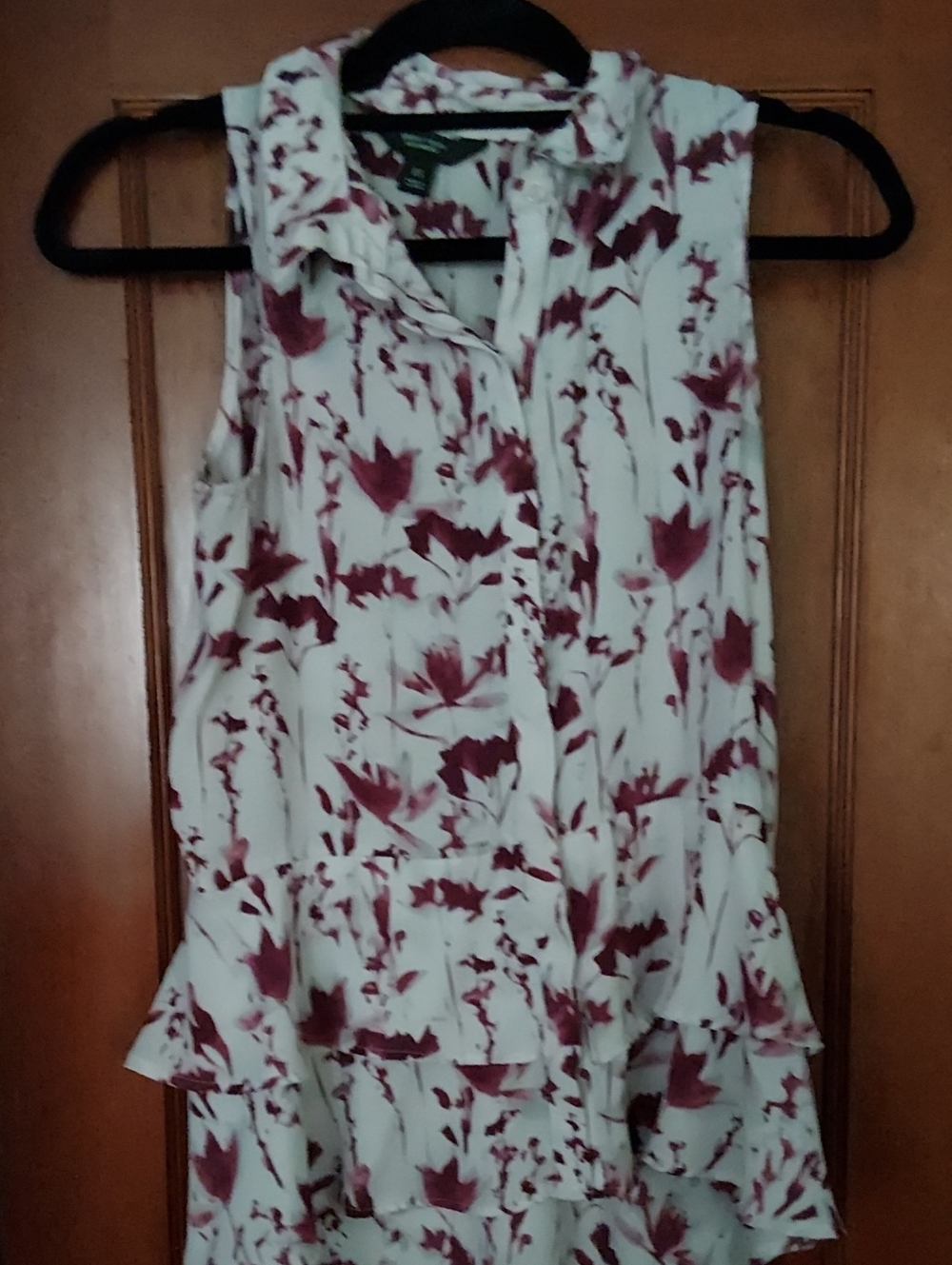 Simply Vera Vera Wang White Tank Top with Maroon Floral Print